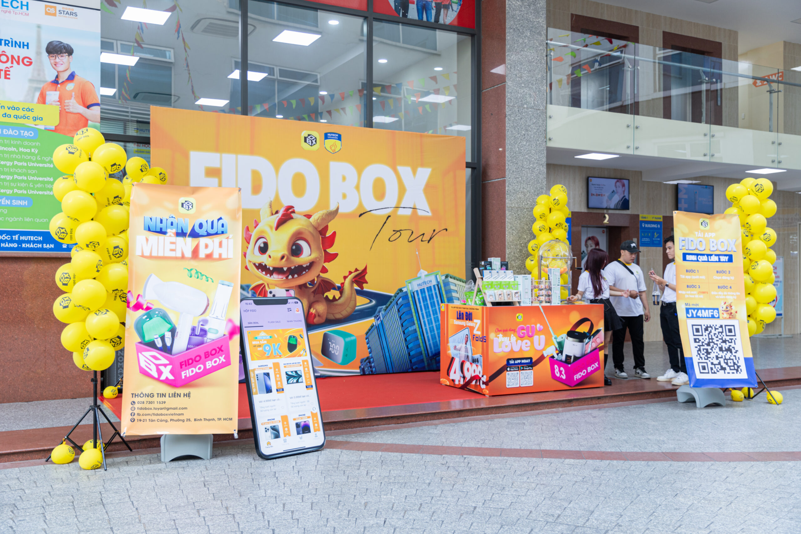 Điểm đến đầu tiên của sự kiện Fido Box Tour là Trường Đại học Hutech